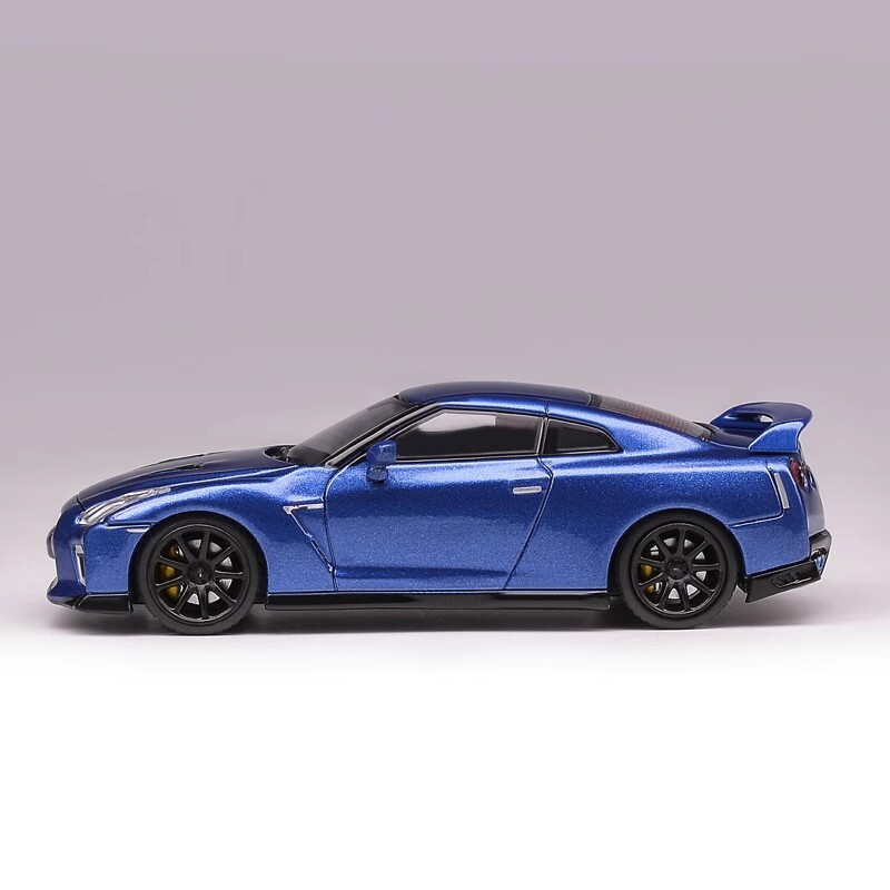 Motorhelix 1:64 Nissan GT-R R35 Track Edition Diecast Model Car