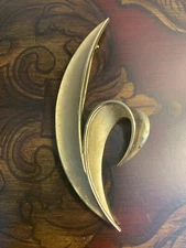 VTG Crown Trifari Brushed Gold Tone Split Leaf Pin Brooch 1955-1969 Philippe Era