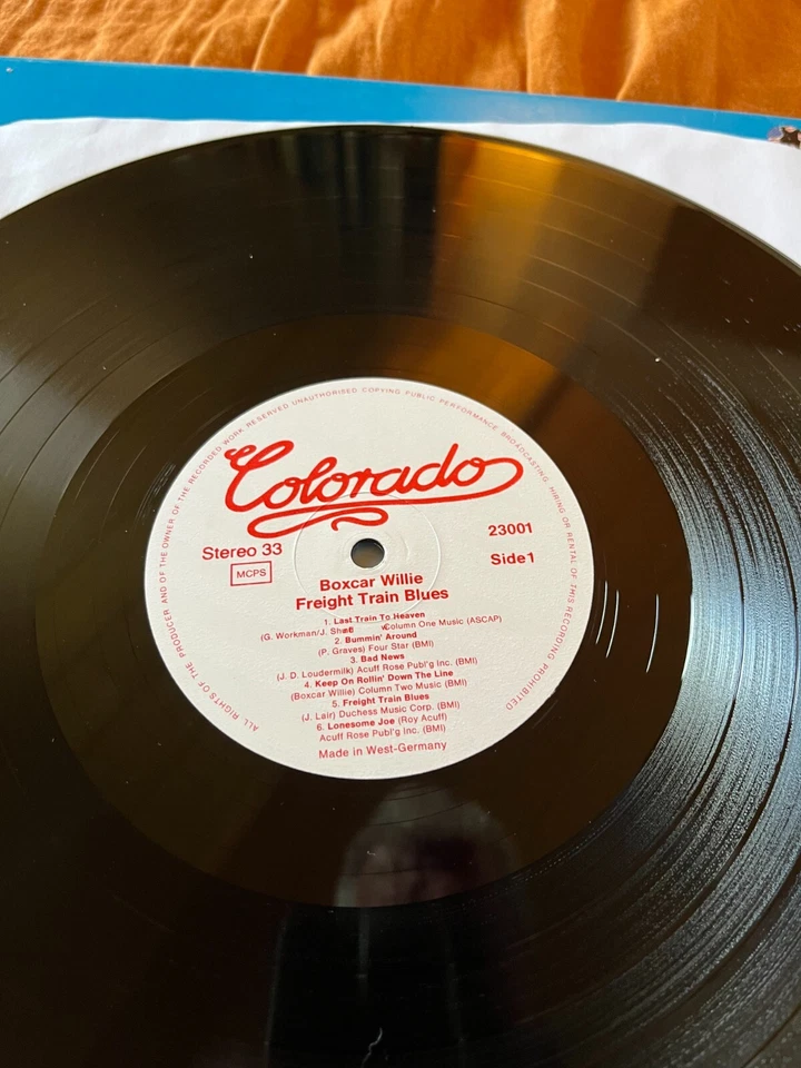 Boxcar Willie – Freight Train Blues UK 1984 NEAR MINT Professionally Cleaned - Bild 3 von 4