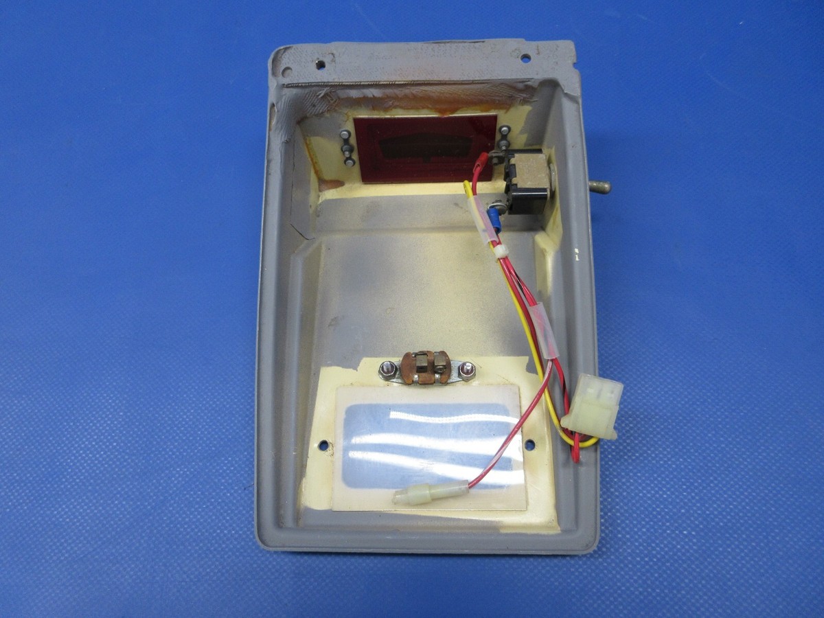 Cessna 172 F Skyhawk 175 Cabin Cockpit Dome Light Cover 0511482-9