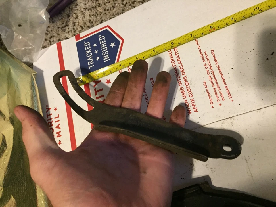 1977 1978 1979 1980 Ford LTD Granada TBird soporte alternador brazo de ajuste 302 Foto 3 de 4