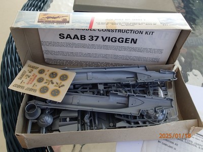 Saab 37 Viggen Airfix-72 72 scale model Unbuilt parts/repair broken windshield