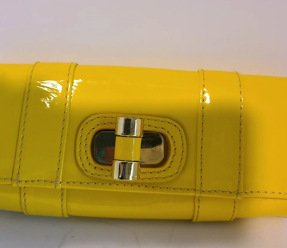 TARAH SMITH AMARILLO CHAROL PULSERA CLUTCH MONEDERO FORRADO CIERRE GIRATORIO Foto 2 de 4