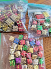 ASSORTMENT DECORATIVE CHRISTMAS PACKAGES 82 PIECES