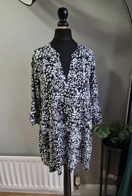 Eight2Nine Black White Abstract Print Long Length Top Size S UK 8 10