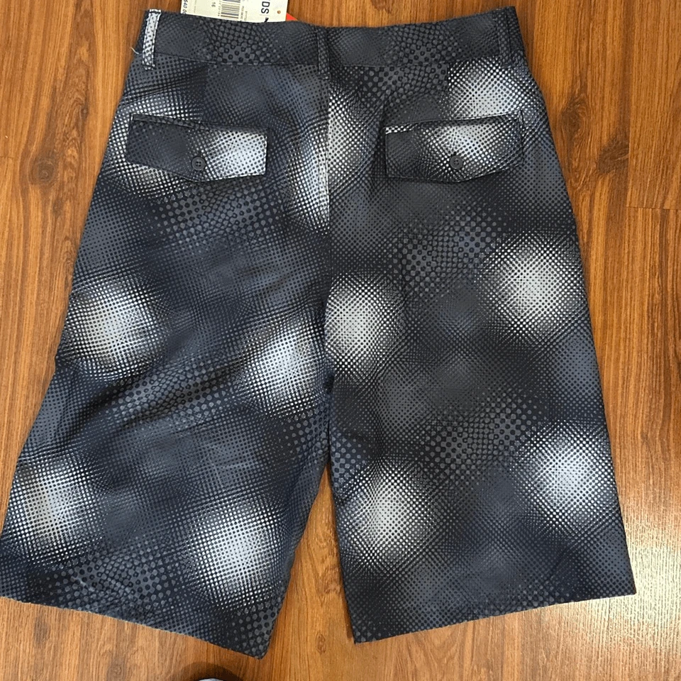 Bermuda atlética nova sem etiquetas Puma meninos estampa cinza secagem rápida longa, tamanho 16 - Imagem 4 de 4