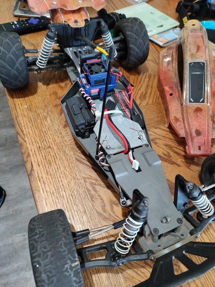 Traxxas Drag Bandit/Rustler 2WD w/ Electronics & Race Trim VXL 272R Streched HR - Image 4 of 4
