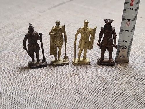 METAL FIGURINES SET - SOLDIERS VINTAGE - KINDER SURPRISE. - Picture 7 of 11