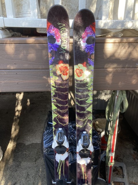 freestyle skis with bindings