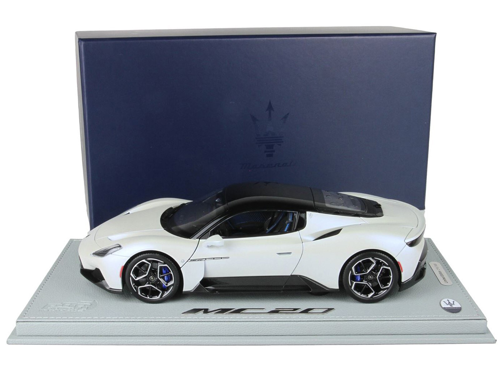 MASERATI MC20 BIANCO AUDACE & DISPLAY CASE 1/18 DIECAST BY BBR HE 180051 ABBR