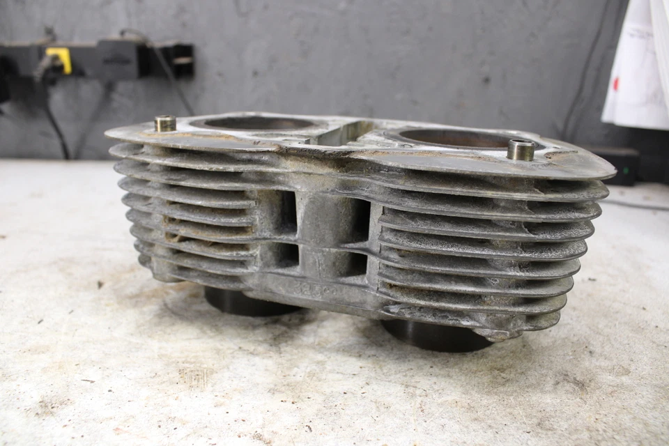 Верхние цилиндры двигателя 1973 Honda CL350 6584.PJ - Изображение 2 из 4