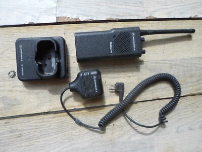  MAXON TWO WAY RADIO WALKIE TALKIE- Charging Cradle UNTESTED 