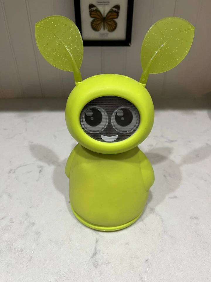 FIJIT FRIENDS GREEN Serafina Interactive Robot Toy 2010 Dances Talks Jokes WORKS - Image 4 of 4