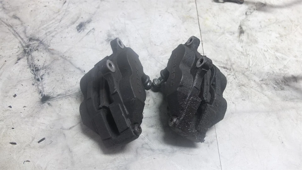 Pinças de freio dianteiras 07 Suzuki GSF1250 GSF 1250 S Bandit - Imagem 2 de 4