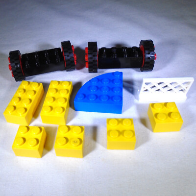 Some parts for the 1990 LEGO System Basic Building Set 325