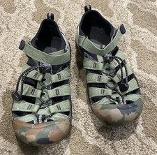 KEEN Boys shoes Sandals Camouflage Waterproof Adjustable green active US 4 EUC