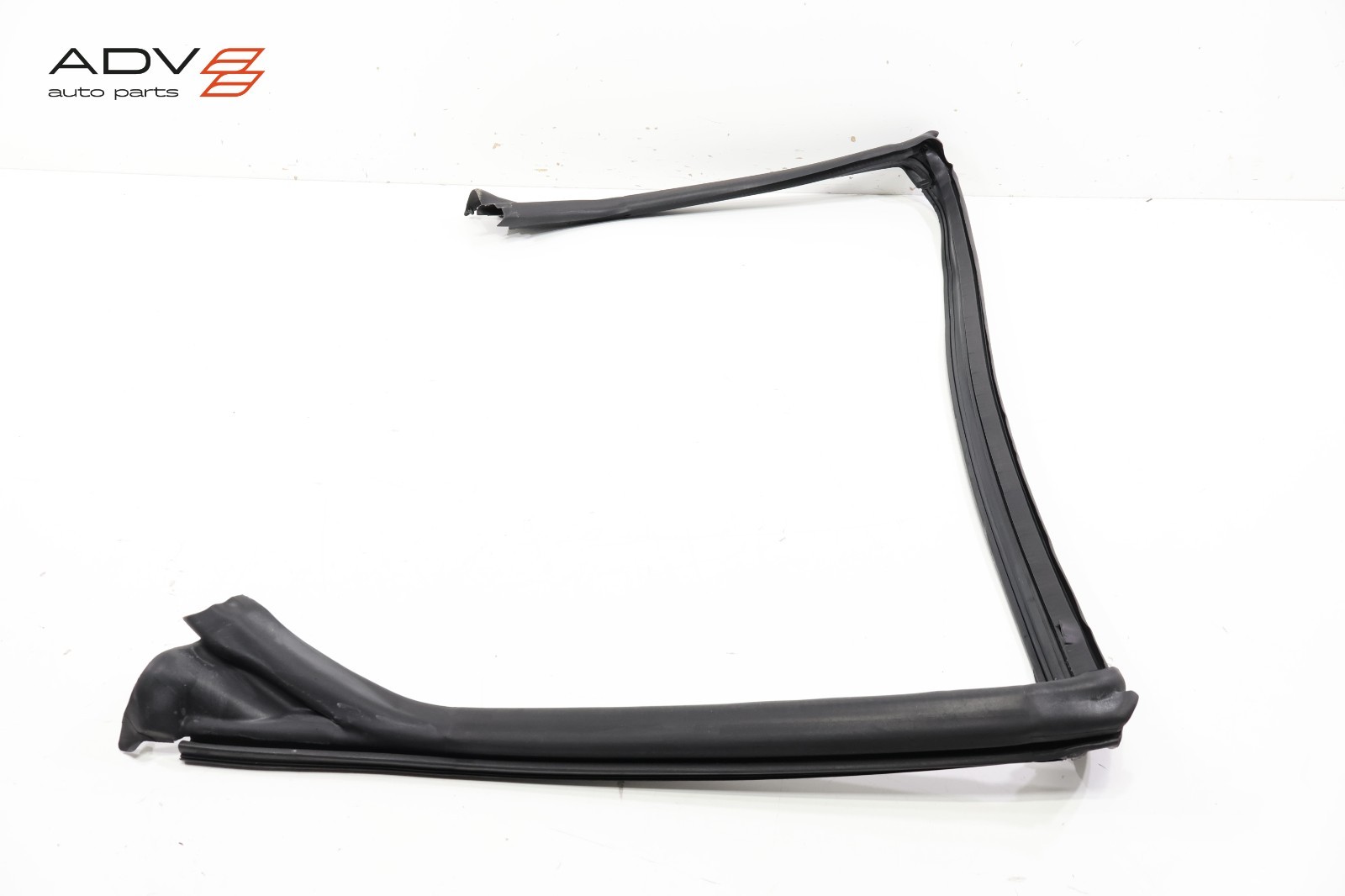 2009 - 2018 FERRARI CALIFORNIA T WINDSHIELD UPPER WEATHERSTRIP SEAL OEM