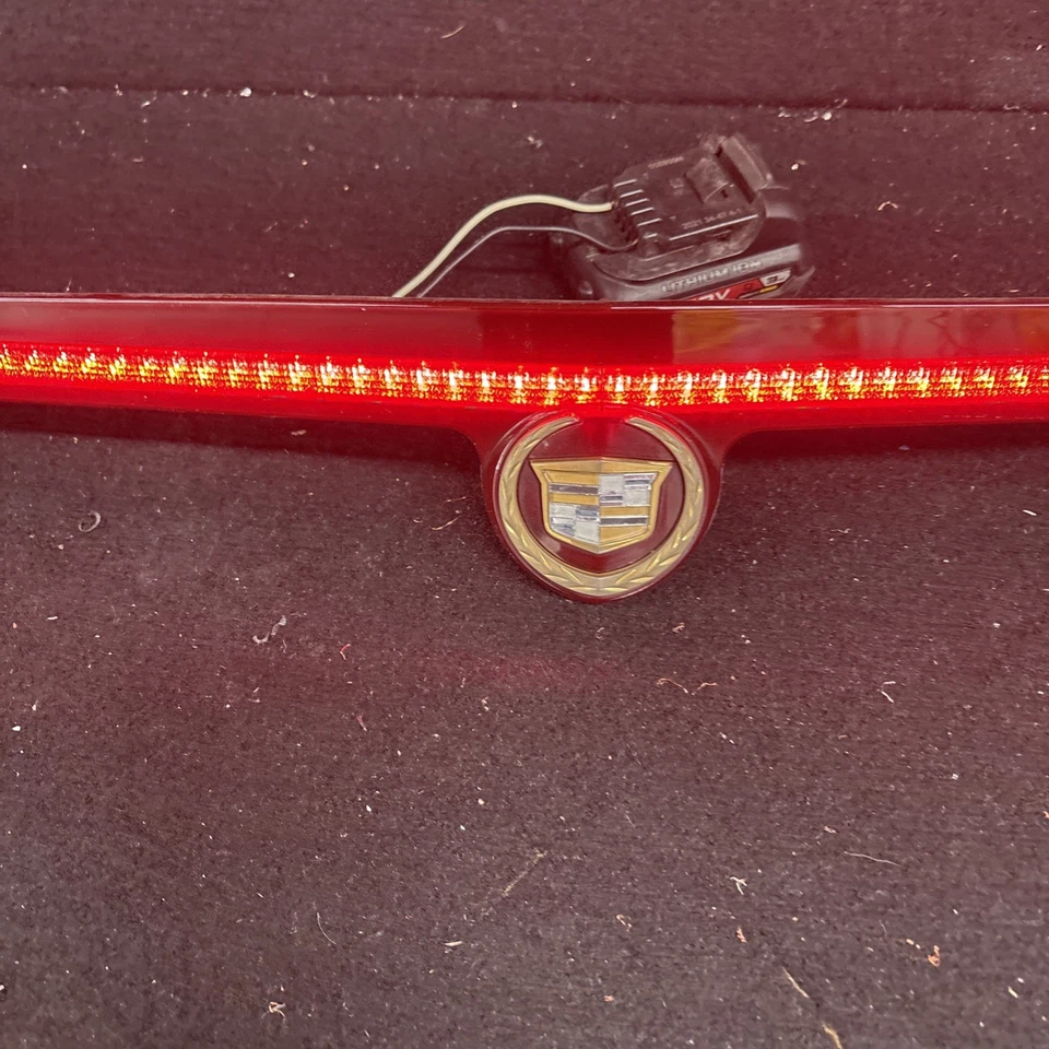 Tercera luz de freno trasera probada 2005 2011 Cadillac STS maletero OEM 20790381 Foto 3 de 4