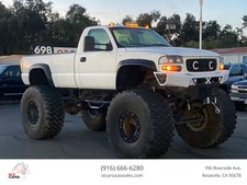 2004 GMC Sierra 2500 HD SLE Pickup 2D 8 ft