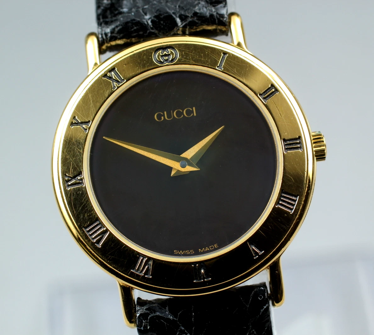 [Presque comme neuve] Montre femme vintage GUCCI 3000,2,L 25 mm cadran doré noir quartz