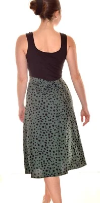 longue robe élégante taille M taille marquée col carré sans manches - Photo 1/4