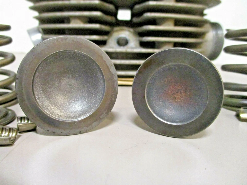 Culata izquierda BMW 1335235 R65 con EGR X581A 11.12.1.338.208 Foto 2 de 4