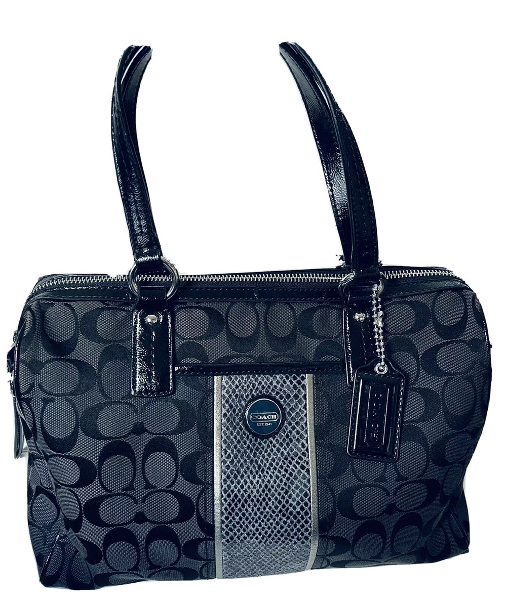 バッグ COACH Signature Tote Bag Turn Lock Charm COACH® | Upcrafted Turnlock Chain Tote 27 In Signature Leather