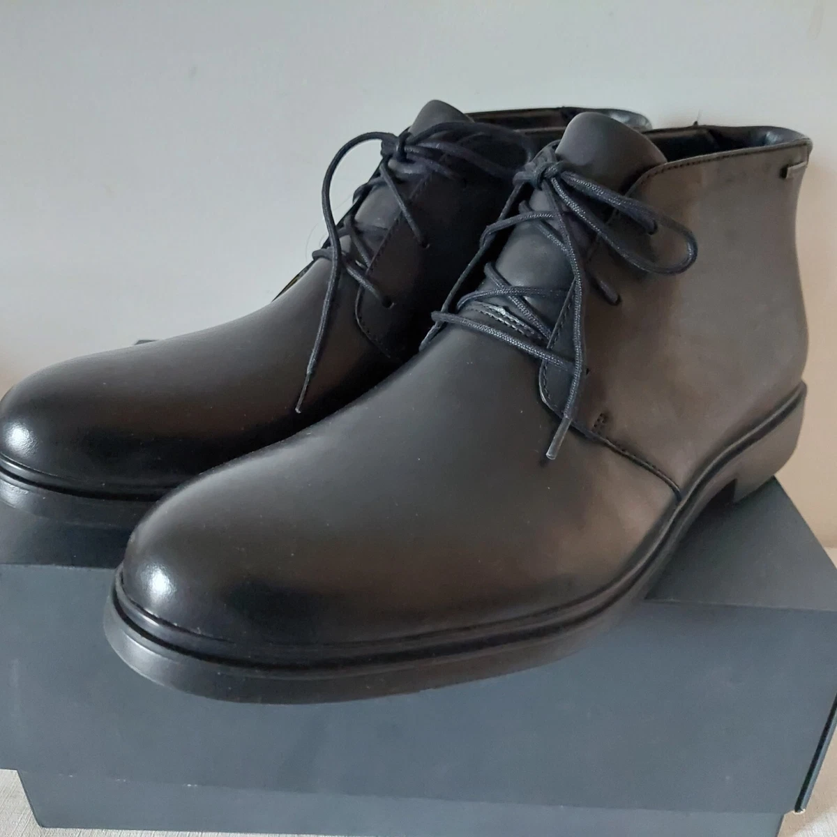 Un tailor cheap mid clarks