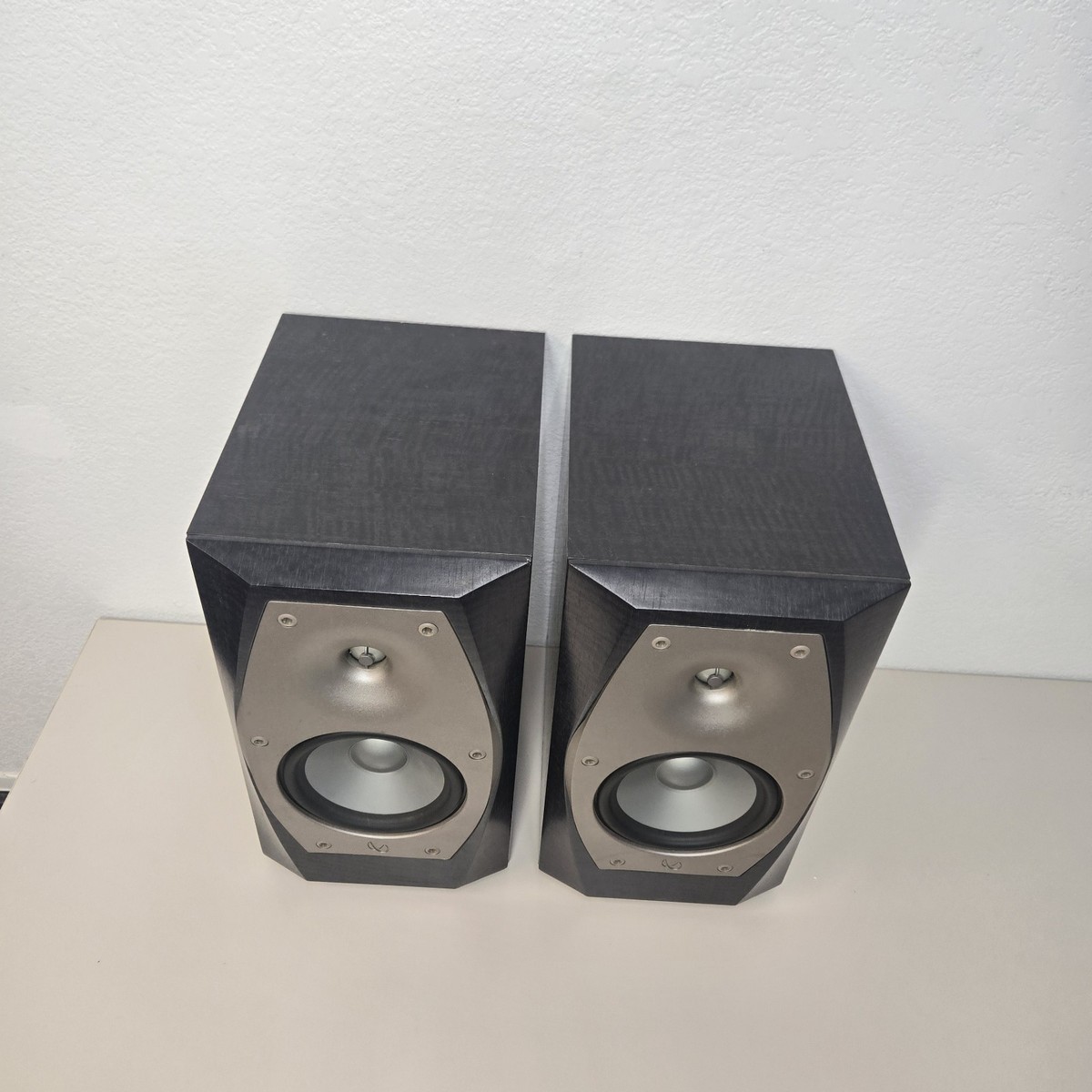 Pair of Infinity Interlude IL10 Bookshelf Bi-Wire Speakers SHOWN