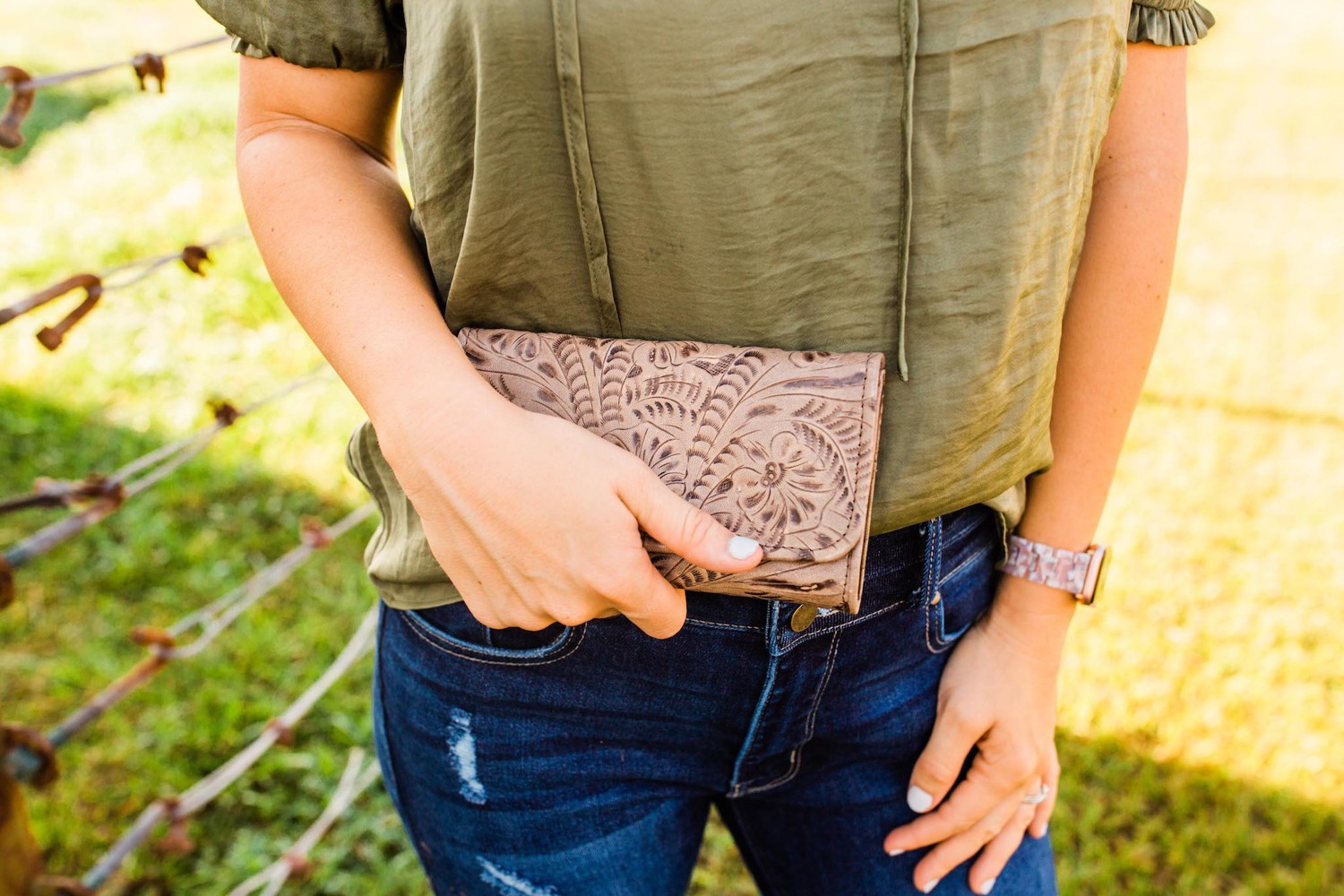 American West Womens 7.5x4in Sand Leather Trifold Wallet OS