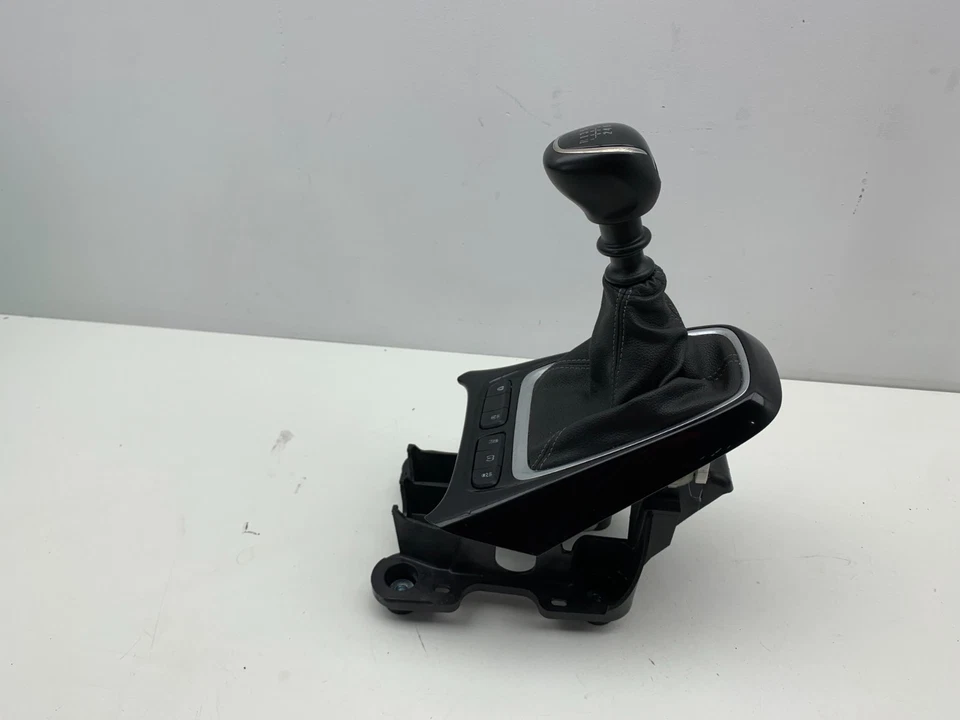 VAUXHALL CROSSLAND X MK1 6 SPEED MANUAL GEARSTICK & SURROUND TRIM 3649354 - Image 3 of 4