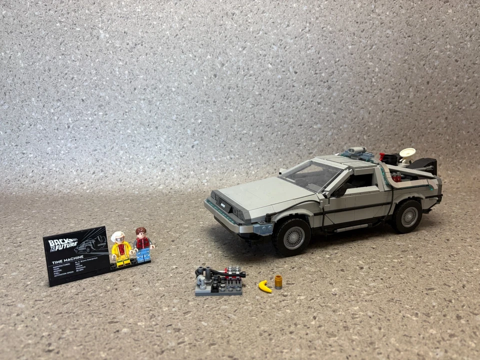 LEGO Icons 10300 Back to the Future Time Machine, Foto 1 von 5