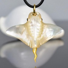 Manta Stingray Pendant Mother of Pearl Blue Sapphire Vermeil 925 Silver 9.85g