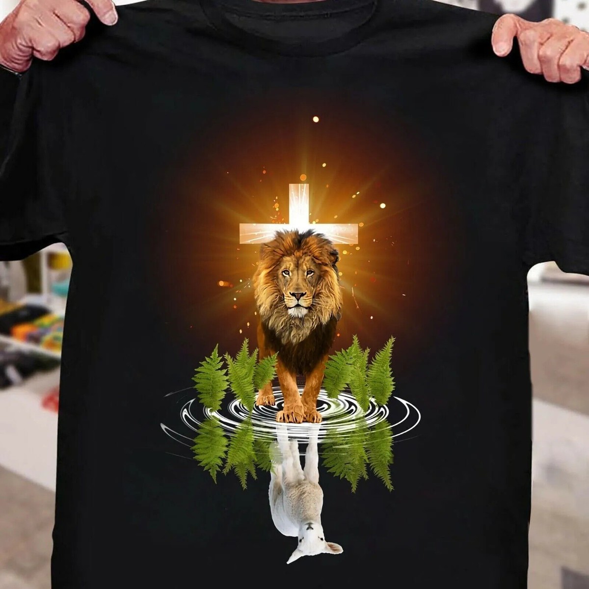 レディースファッション Chirstian Cross Lion Judah Jesus God Faith T-Shirt Lion Of Judah Jesus Lord God Believer Christians Faith Bible