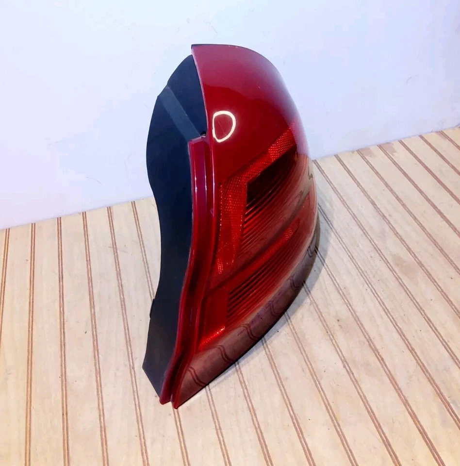 2004-2008年庞蒂亚克大奖赛乘客(RH)尾灯四分之一面板Mtd磨损 — 第 4/4 张图片