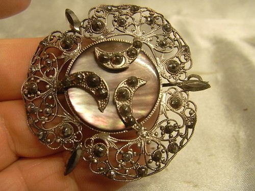 Broche Vintage Galion Navire En Argenté Filigrane - Modèle Rare, Style 1673 - Occasion En Bon état