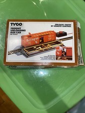 Vintage 1975 Tyco Freight Unloading Box Car Set HO Scale w/Original Incomplete