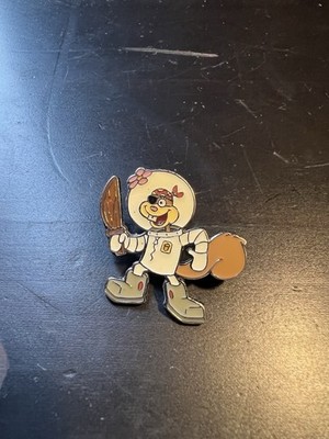 Vintage 2002 Pirate Sandy From Sponge Bob UNIVERSAL STUDIOS Trading Pin