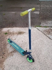 Mongoose Kick Scooter with Quick Release and Easy Folding Construction (Used)