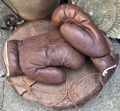 Vintage Paar 30er Jahre englische Leder Boxhandschuhe von Sykes of Norbury Vorkrieg