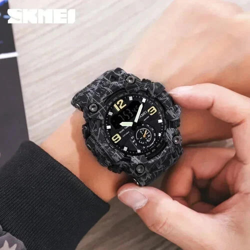 Reloj deportivo de doble movimiento negro para hombre Foto 2 de 4