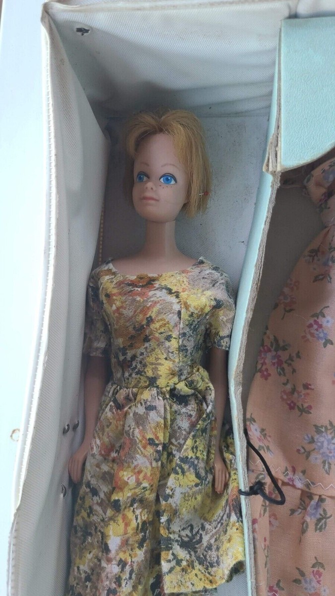 ヴィンテージBarbieショルダー 1967 Barbie & Stacey Doll White Double Vinyl Case w/ Dolls