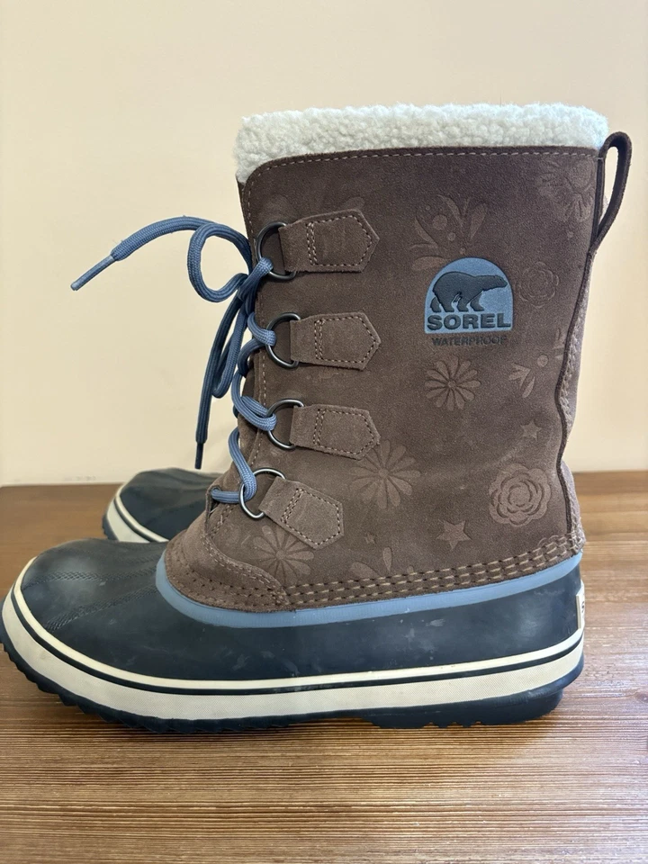 Botas de Invierno Sorel Estampado de Flores Cuero Marrón y Goma Para Mujer Talla 11 Aisladas Foto 3 de 4
