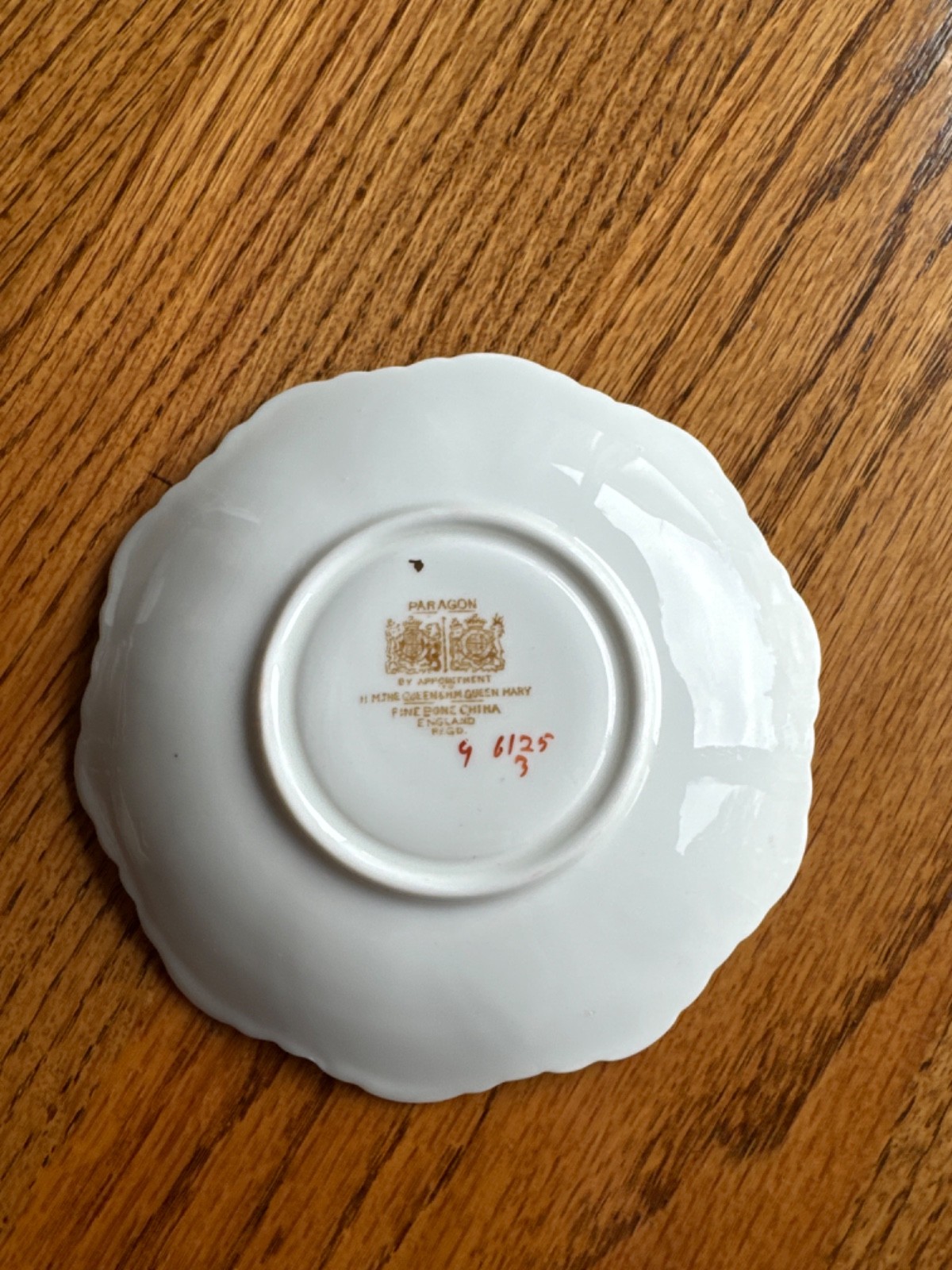 Paragon Fine Bone China  By H.M. The Queen & H.M. Queen Mary, Bone China, Mint thumbnail 2