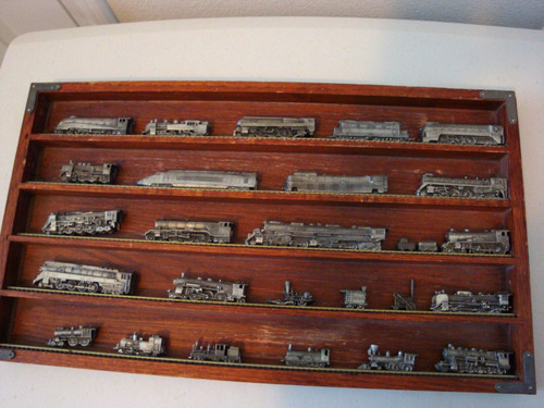 miniature trains w/display 28 pieces