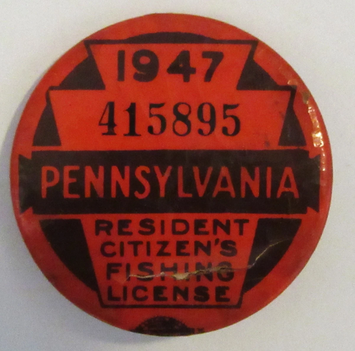 Pin's Vintage Permis De Pêche Pennsylvanie 1975 (Penn Fishing License, état D'époque)