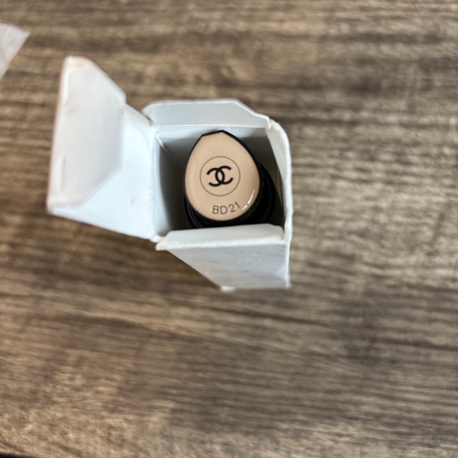 Chanel ~ NO#1 Fond De Teint Red Camella Revitalizing Foundation~BD21 ~ NIB thumbnail 2