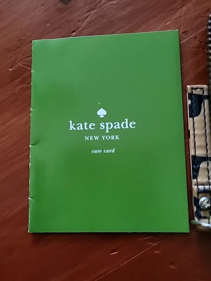 Kate Spade Daycation Neda Zip-Around Continental Wallet With A Polar Bear Print. - Image 2 of 4