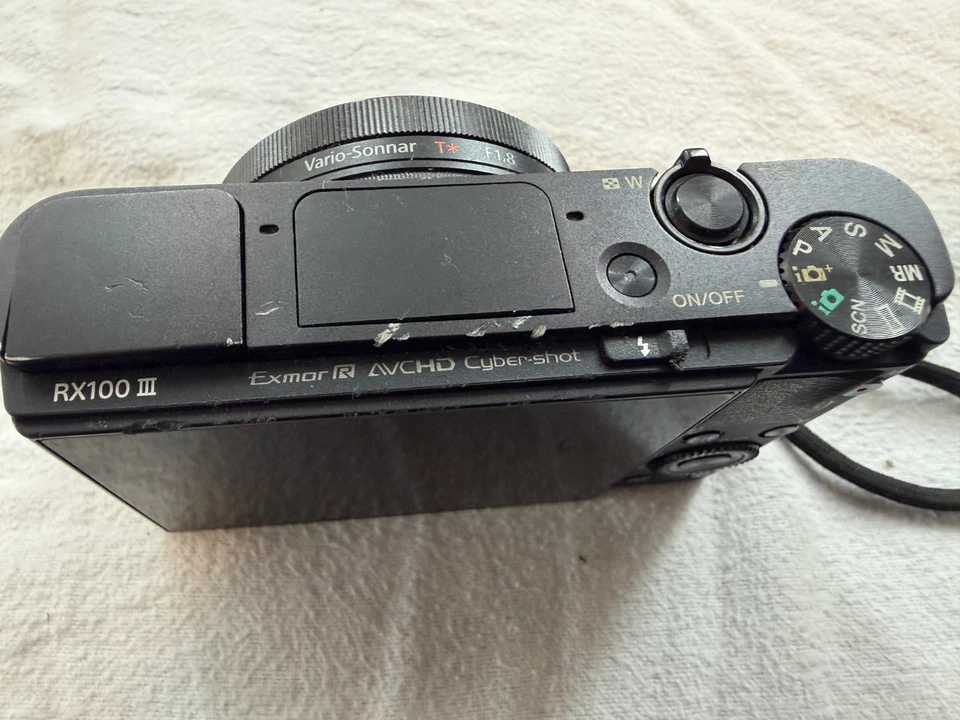 Sony Cyber Shot RX100 III Mk III Digital Camera 20.1 Megapixel - Image 3 of 4