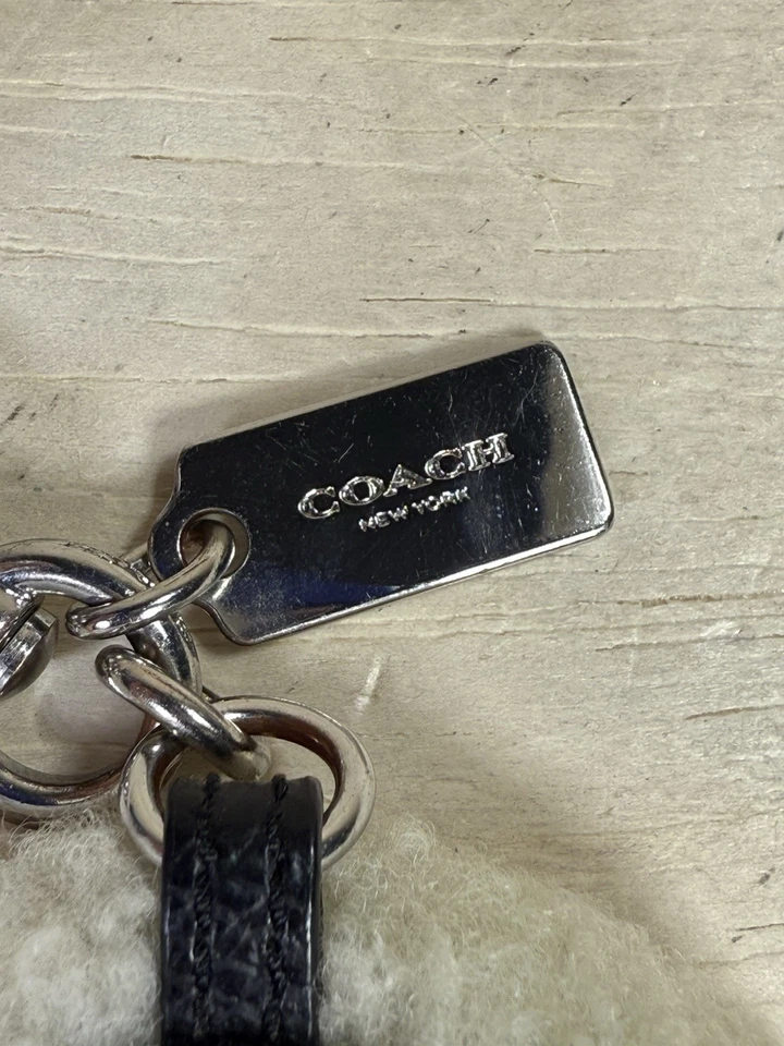 Bolso de cuero de oveja Coach Designer Penguin encanto llavero plateado Foto 3 de 4